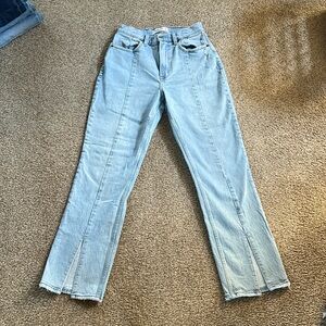 ABERCROMBIE 90S STRAIGHT ULTRA HIGH RISE. ADORABLE FRONT SLIT!